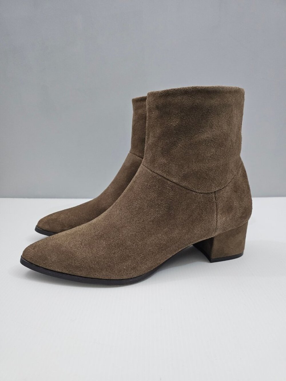 Blondo Arena Waterproof Ankle Boot Womens 9.5 Taupe Suede Pointed Toe Block Heel